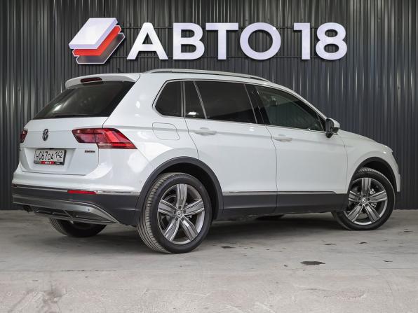 Volkswagen Tiguan II с пробегом 2018 года, цена 2 799 000 рублей, 180028 км, внедорожник, Автокод Объявления