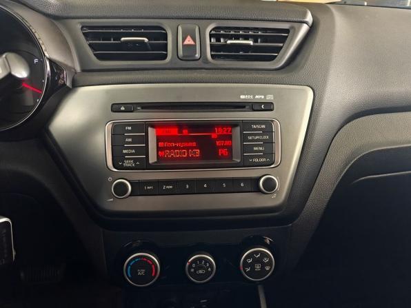 Kia Rio III Рестайлинг с пробегом 2016 года, цена 1 180 000 рублей, 68737 км, хэтчбек, Автокод Объявления