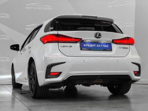 Lexus CT I Рестайлинг 2 с пробегом 2018 года, цена 2 120 000 рублей, 109707 км, хэтчбек, Автокод Объявления