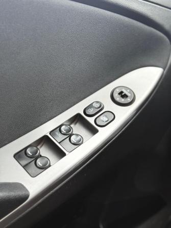 Hyundai Solaris I Рестайлинг с пробегом 2015 года, цена 899 000 рублей, 90000 км, хэтчбек, Автокод Объявления
