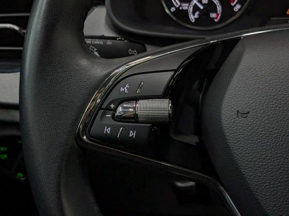 Skoda Rapid II с пробегом 2022 года, цена 1 570 000 рублей, 113621 км, лифтбек, Автокод Объявления