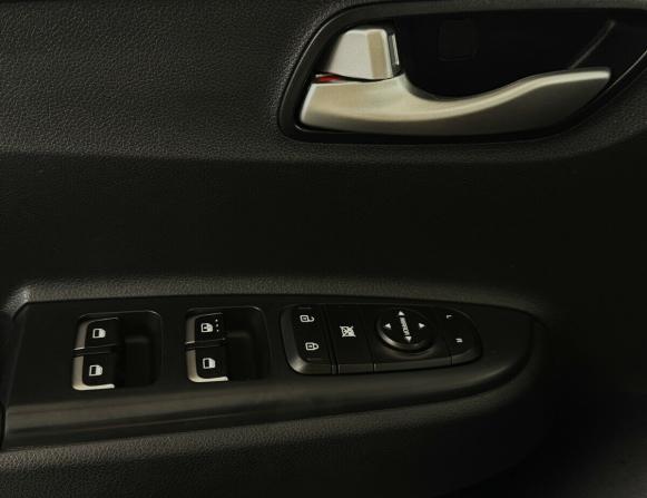 Kia Rio IV с пробегом 2018 года, цена 1 235 000 рублей, 131471 км, хэтчбек, Автокод Объявления
