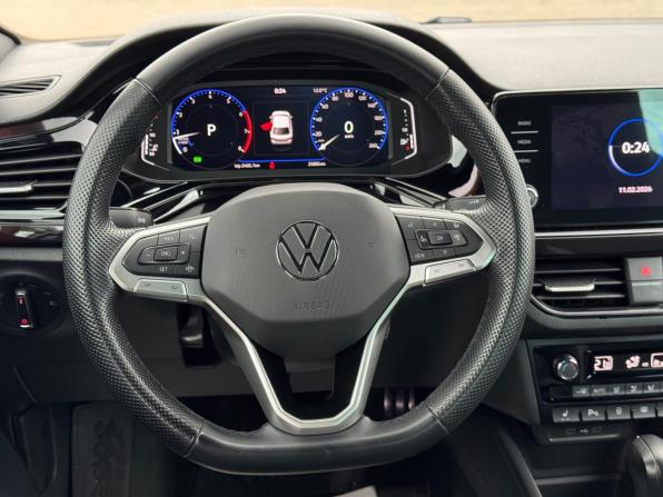 Volkswagen Polo VI с пробегом 2022 года, цена 2 470 000 рублей, 25800 км, лифтбек, Автокод Объявления