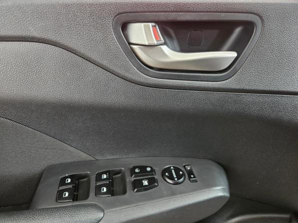 Hyundai Solaris II с пробегом 2020 года, цена 1 375 000 рублей, 175539 км, седан, Автокод Объявления