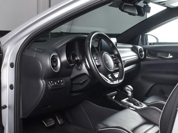 Kia Cerato IV с пробегом 2022 года, цена 2 554 995 рублей, 63200 км, седан, Автокод Объявления