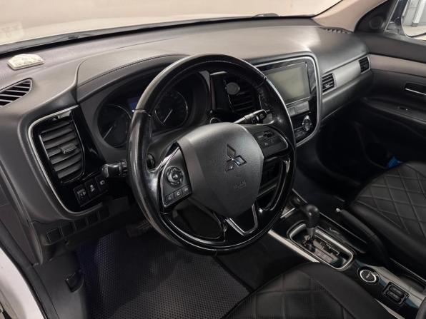 Mitsubishi Outlander III Рестайлинг 2 с пробегом 2017 года, цена 2 343 000 рублей, 142484 км, внедорожник, Автокод Объявления