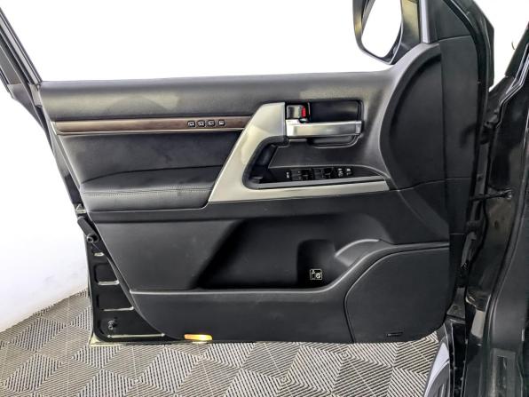 Toyota Land Cruiser 200 Series Рестайлинг 2 с пробегом 2016 года, цена 5 880 000 рублей, 107558 км, внедорожник, Автокод Объявления