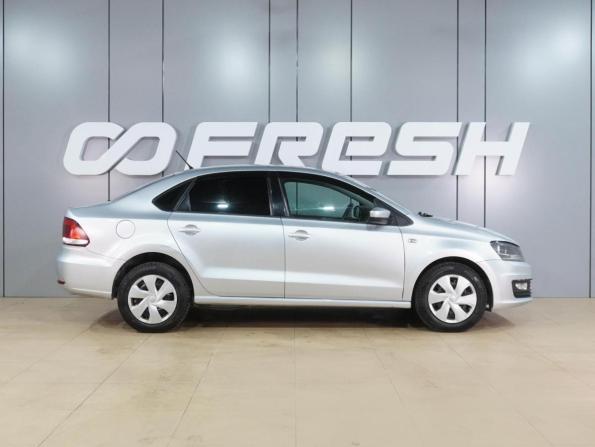 Volkswagen Polo V Рестайлинг с пробегом 2016 года, цена 819 000 рублей, 323934 км, седан, Автокод Объявления
