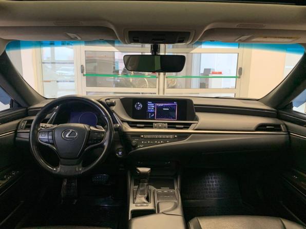 Lexus ES VII с пробегом 2018 года, цена 3 100 000 рублей, 252004 км, седан, Автокод Объявления