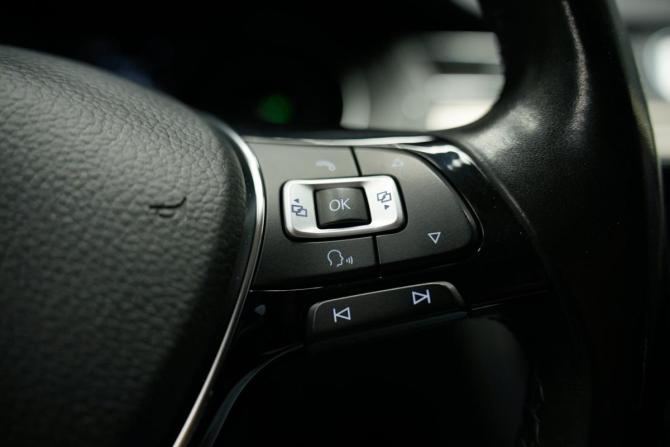 Volkswagen Passat B8 с пробегом 2017 года, цена 2 274 000 рублей, 193000 км, седан, Автокод Объявления
