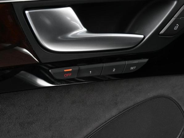 Audi A8 III (D4) Рестайлинг с пробегом 2015 года, цена 2 915 000 рублей, 115684 км, седан, Автокод Объявления