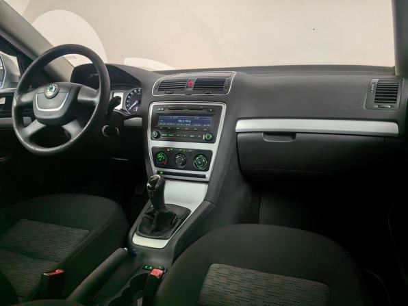 Skoda Octavia II (A5) Рестайлинг с пробегом 2011 года, цена 630 000 рублей, 210182 км, лифтбек, Автокод Объявления