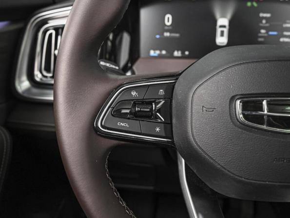 Geely Monjaro I Рестайлинг 2 с пробегом 2025 года, цена 3 799 000 рублей, 4794 км, внедорожник, Автокод Объявления