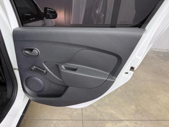 Renault Sandero II Рестайлинг с пробегом 2021 года, цена 1 397 000 рублей, 35814 км, хэтчбек, Автокод Объявления