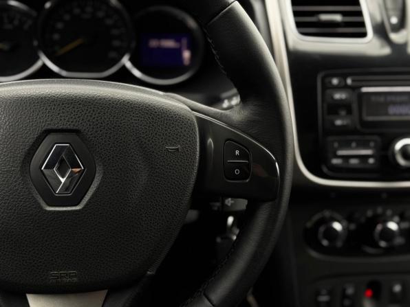 Renault Logan II с пробегом 2015 года, цена 479 000 рублей, 331986 км, седан, Автокод Объявления
