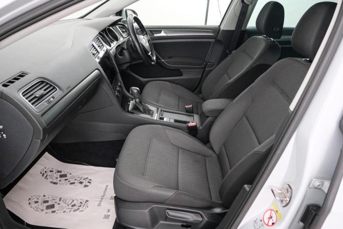 Volkswagen Golf VII Рестайлинг с пробегом 2018 года, цена 1 499 000 рублей, 40200 км, универсал, Автокод Объявления