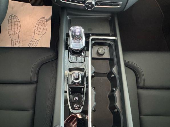 Volvo XC60 II Рестайлинг 2 с пробегом 2025 года, цена 7 800 000 рублей, 571 км, внедорожник, Автокод Объявления