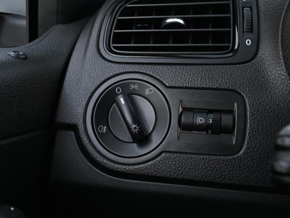 Volkswagen Polo V Рестайлинг с пробегом 2020 года, цена 1 409 000 рублей, 71553 км, седан, Автокод Объявления