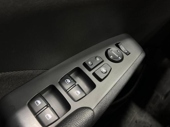 Hyundai Solaris II с пробегом 2017 года, цена 950 000 рублей, 267000 км, седан, Автокод Объявления