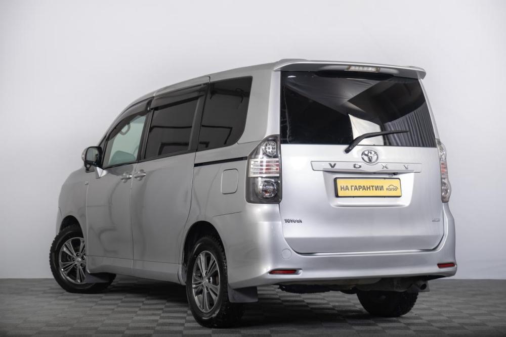 Toyota Voxy II (R70) Томск  - изображение 6