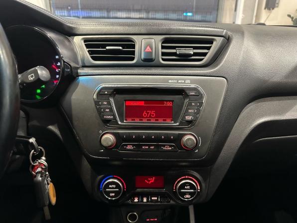 Kia Rio III с пробегом 2013 года, цена 800 000 рублей, 183865 км, хэтчбек, Автокод Объявления