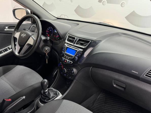 Hyundai Solaris I с пробегом 2014 года, цена 900 000 рублей, 138432 км, седан, Автокод Объявления