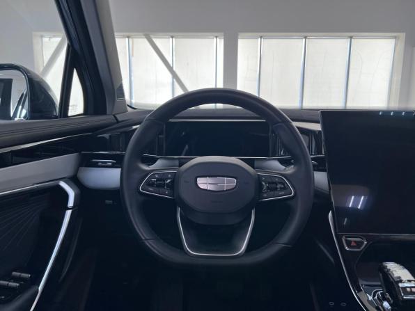 Geely Atlas II с пробегом 2024 года, цена 2 825 000 рублей, 31681 км, внедорожник, Автокод Объявления
