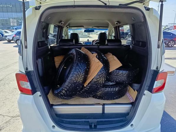 Honda Freed I с пробегом 2010 года, цена 997 000 рублей, 142477 км, компактвэн, Автокод Объявления
