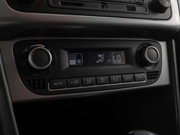 Volkswagen Polo V Рестайлинг с пробегом 2015 года, цена 899 000 рублей, 149206 км, седан, Автокод Объявления