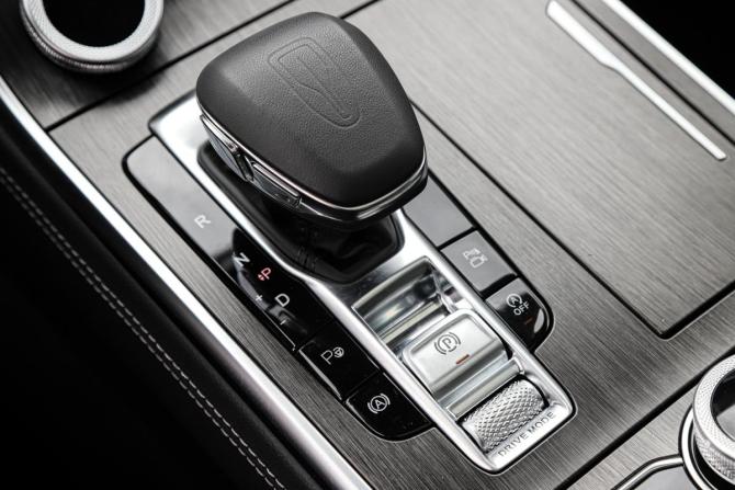 Hongqi H9 I с пробегом 2023 года, цена 4 700 000 рублей, 2500 км, седан, Автокод Объявления