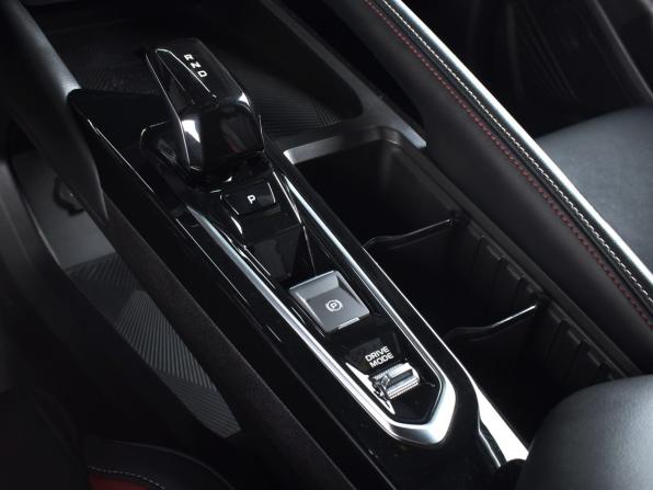 Geely Coolray I Рестайлинг с пробегом 2024 года, цена 2 199 999 рублей, 28264 км, внедорожник, Автокод Объявления