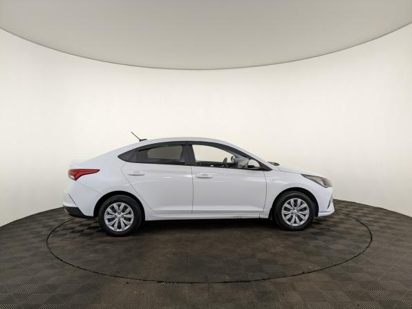 Hyundai Solaris II Рестайлинг с пробегом 2021 года, цена 1 595 000 рублей, 51342 км, седан, Автокод Объявления