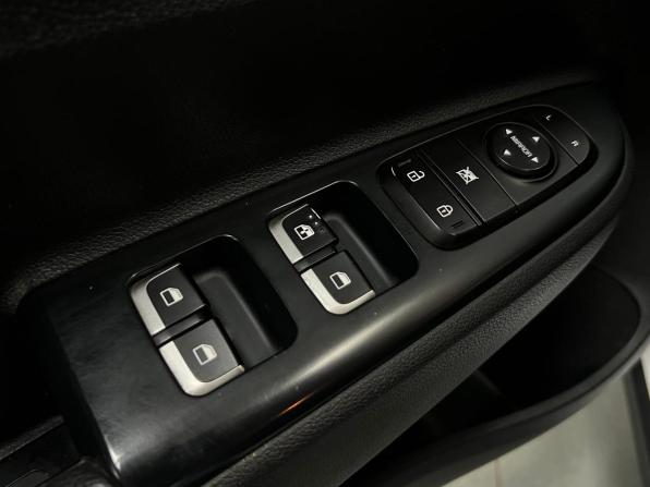 Kia Rio IV Рестайлинг с пробегом 2021 года, цена 1 640 000 рублей, 75000 км, хэтчбек, Автокод Объявления