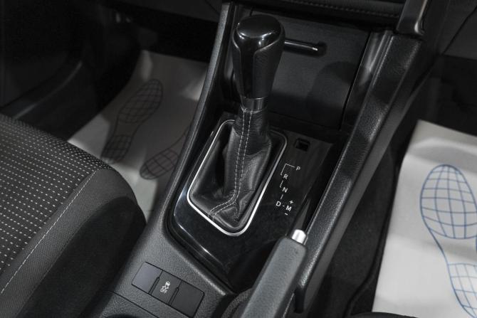 Toyota Auris II с пробегом 2015 года, цена 1 289 000 рублей, 99000 км, хэтчбек, Автокод Объявления
