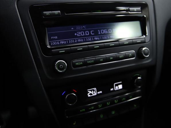 Skoda Rapid I с пробегом 2014 года, цена 850 000 рублей, 203188 км, лифтбек, Автокод Объявления