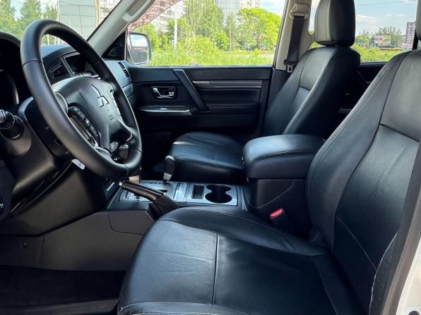 Mitsubishi Pajero IV Рестайлинг 1 с пробегом 2013 года, цена 2 099 000 рублей, 266889 км, внедорожник, Автокод Объявления