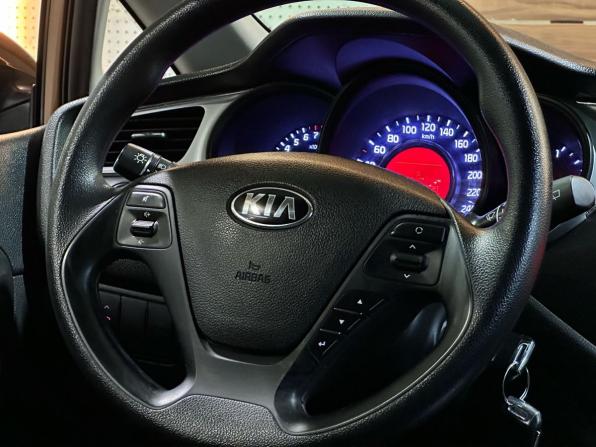 Kia Ceed II Рестайлинг с пробегом 2015 года, цена 955 000 рублей, 205183 км, хэтчбек, Автокод Объявления
