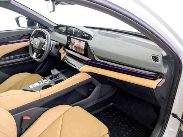 Changan UNI-V I с пробегом 2023 года, цена 2 045 000 рублей, 49815 км, лифтбек, Автокод Объявления