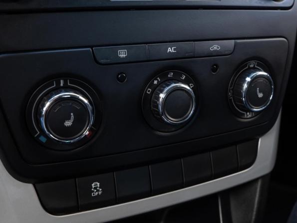 Skoda Yeti I с пробегом 2012 года, цена 930 000 рублей, 111744 км, внедорожник, Автокод Объявления