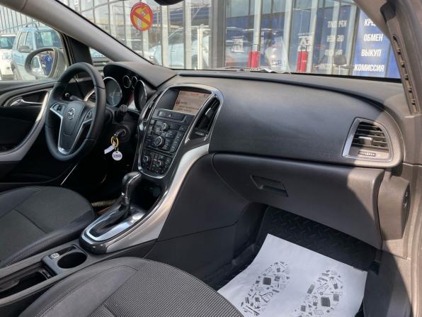 Opel Astra J с пробегом 2010 года, цена 695 000 рублей, 186540 км, хэтчбек, Автокод Объявления