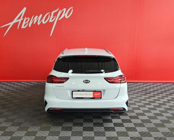 Kia Ceed III с пробегом 2021 года, цена 2 249 000 рублей, 52760 км, универсал, Автокод Объявления