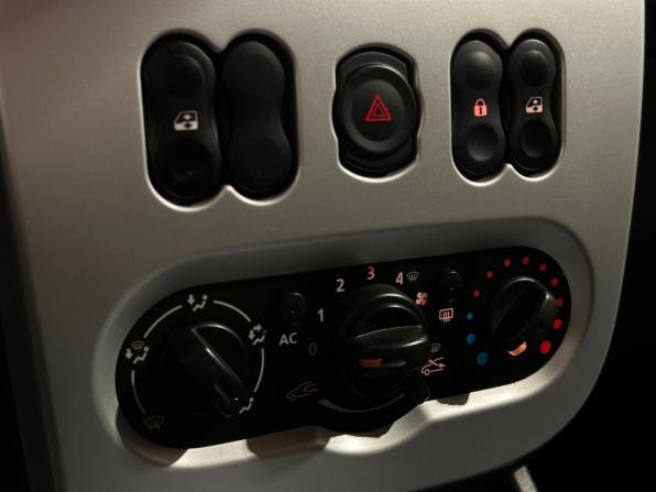 Renault Sandero I с пробегом 2013 года, цена 640 000 рублей, 108405 км, хэтчбек, Автокод Объявления