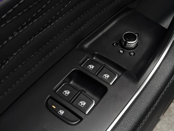 Hongqi HS5 I с пробегом 2024 года, цена 2 640 000 рублей, 55392 км, внедорожник, Автокод Объявления