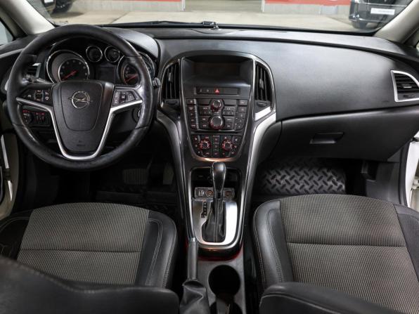 Opel Astra J Рестайлинг с пробегом 2012 года, цена 729 000 рублей, 220000 км, хэтчбек, Автокод Объявления
