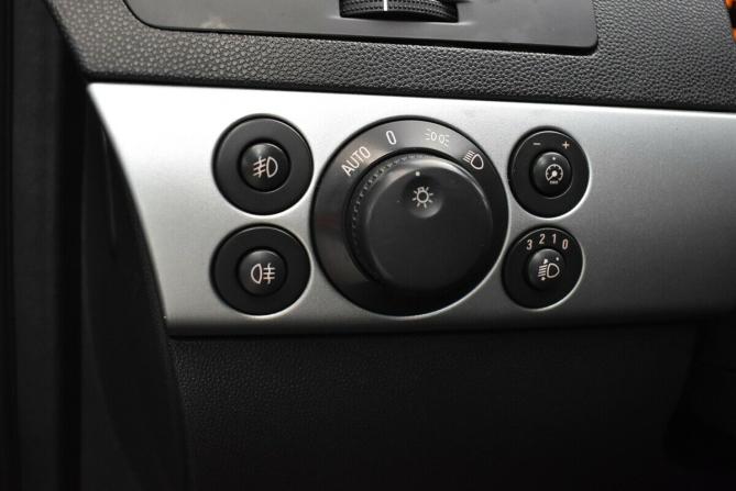 Opel Astra H Рестайлинг с пробегом 2009 года, цена 400 000 рублей, 175776 км, хэтчбек, Автокод Объявления