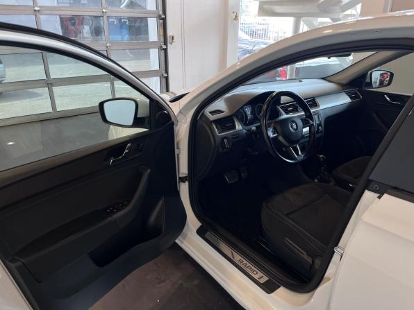 Skoda Rapid I с пробегом 2016 года, цена 1 079 000 рублей, 160367 км, лифтбек, Автокод Объявления