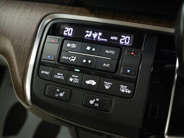 Honda Stepwgn V с пробегом 2015 года, цена 1 689 500 рублей, 165220 км, минивэн, Автокод Объявления
