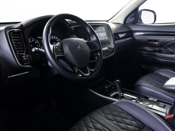 Mitsubishi Outlander III Рестайлинг 3 с пробегом 2022 года, цена 3 190 000 рублей, 34189 км, внедорожник, Автокод Объявления