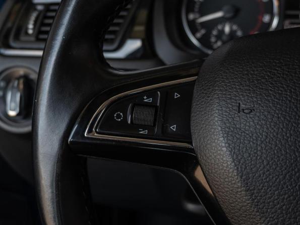 Skoda Rapid I с пробегом 2015 года, цена 1 110 000 рублей, 123096 км, лифтбек, Автокод Объявления