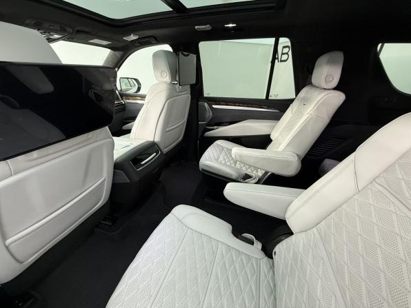 Cadillac Escalade V Рестайлинг с пробегом 2024 года, цена 17 510 000 рублей, 6803 км, внедорожник, Автокод Объявления